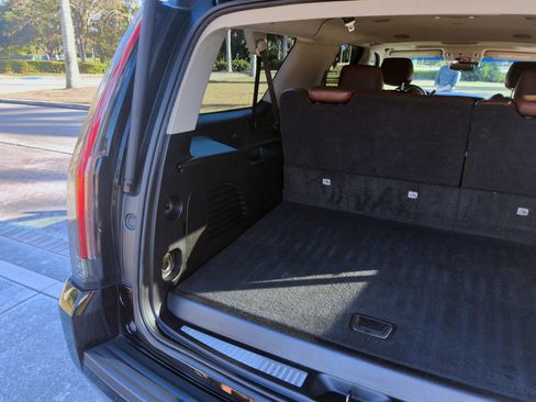 Used 2019 Cadillac Escalade ESV Luxury image 48