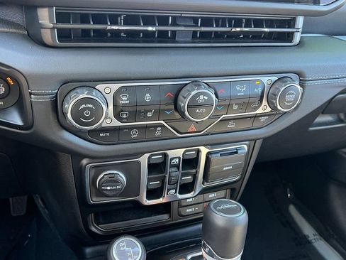 Certified 2024 Jeep Gladiator Sport w/ Premium Package image 25