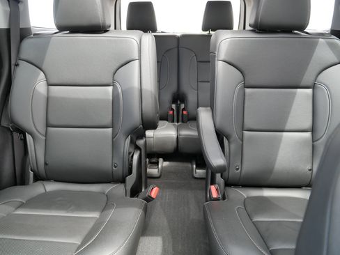 Used 2023 GMC Acadia SLT w/ Technology Package AWD/4WD image 13