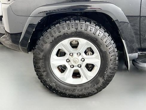 Used 2017 Toyota 4Runner SR5 Premium image 10