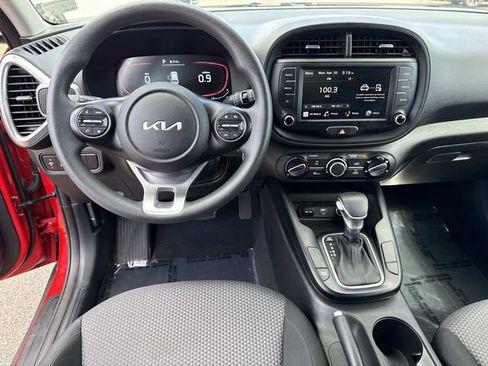 Used 2025 Kia Soul LX w/ LX Technology Package image 17