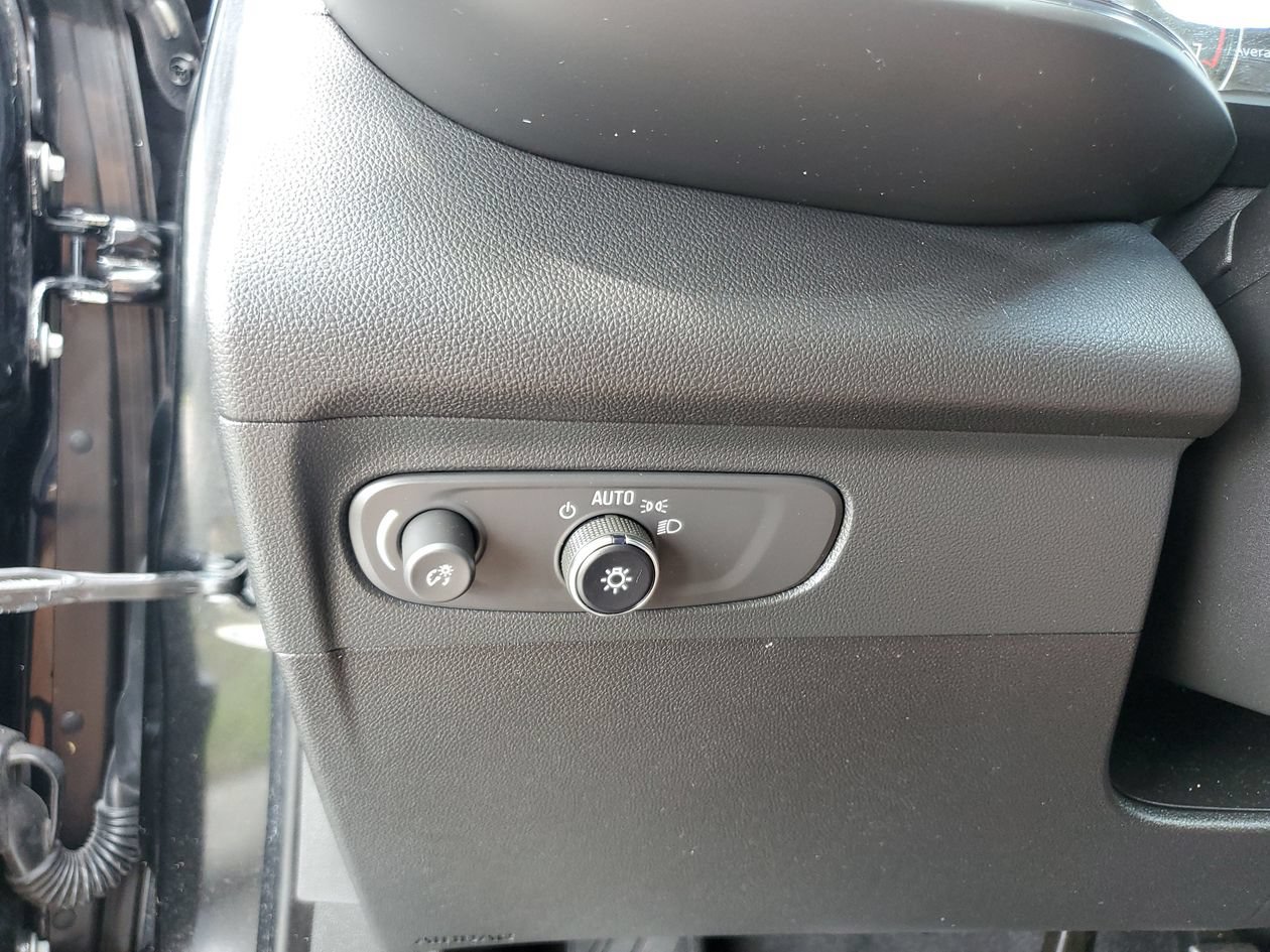 Used 2023 Buick Envision Essence w/ Sport Touring Package AWD/4WD image 29
