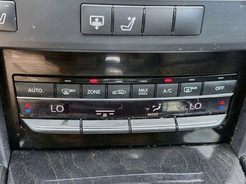 Used 2010 Mercedes-Benz E 350 Sedan image 33
