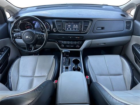 Used 2020 Kia Sedona EX image 11
