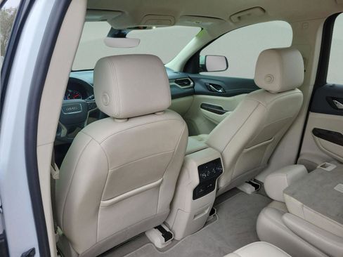 Used 2021 GMC Acadia Denali w/ Denali Technology Package image 17