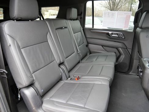 Used 2025 Chevrolet Suburban Z71 AWD/4WD image 20