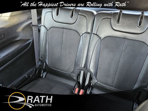 Used 2023 Jeep Grand Cherokee L Laredo image 18