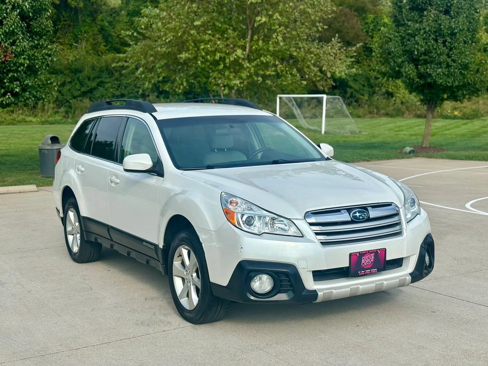 Used 2013 Subaru Outback 2.5i Limited AWD/4WD image 3