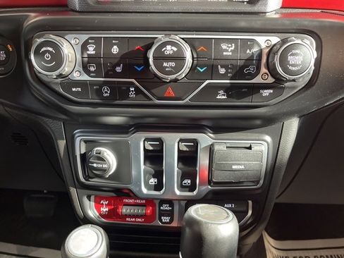 Used 2022 Jeep Wrangler Rubicon w/ Cold Weather Group image 21