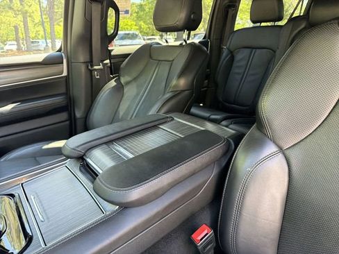 Used 2024 Jeep Wagoneer L Series III w/ Flexible Seating Group AWD/4WD image 21