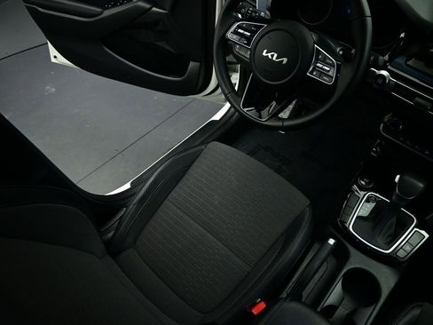 Used 2023 Kia Seltos S image 9