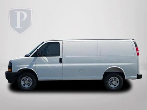 New 2026 Chevrolet Express 2500 w/ Driver Convenience Package RWD image 10
