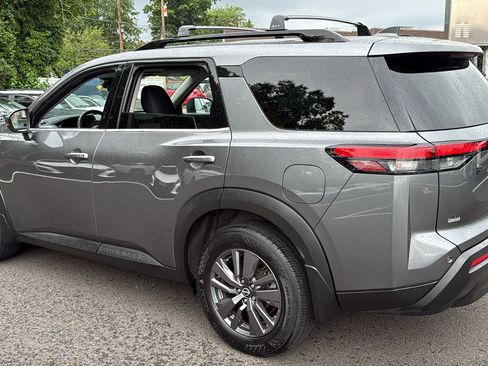 Used 2023 Nissan Pathfinder SV w/ SV Premium Package AWD/4WD image 23