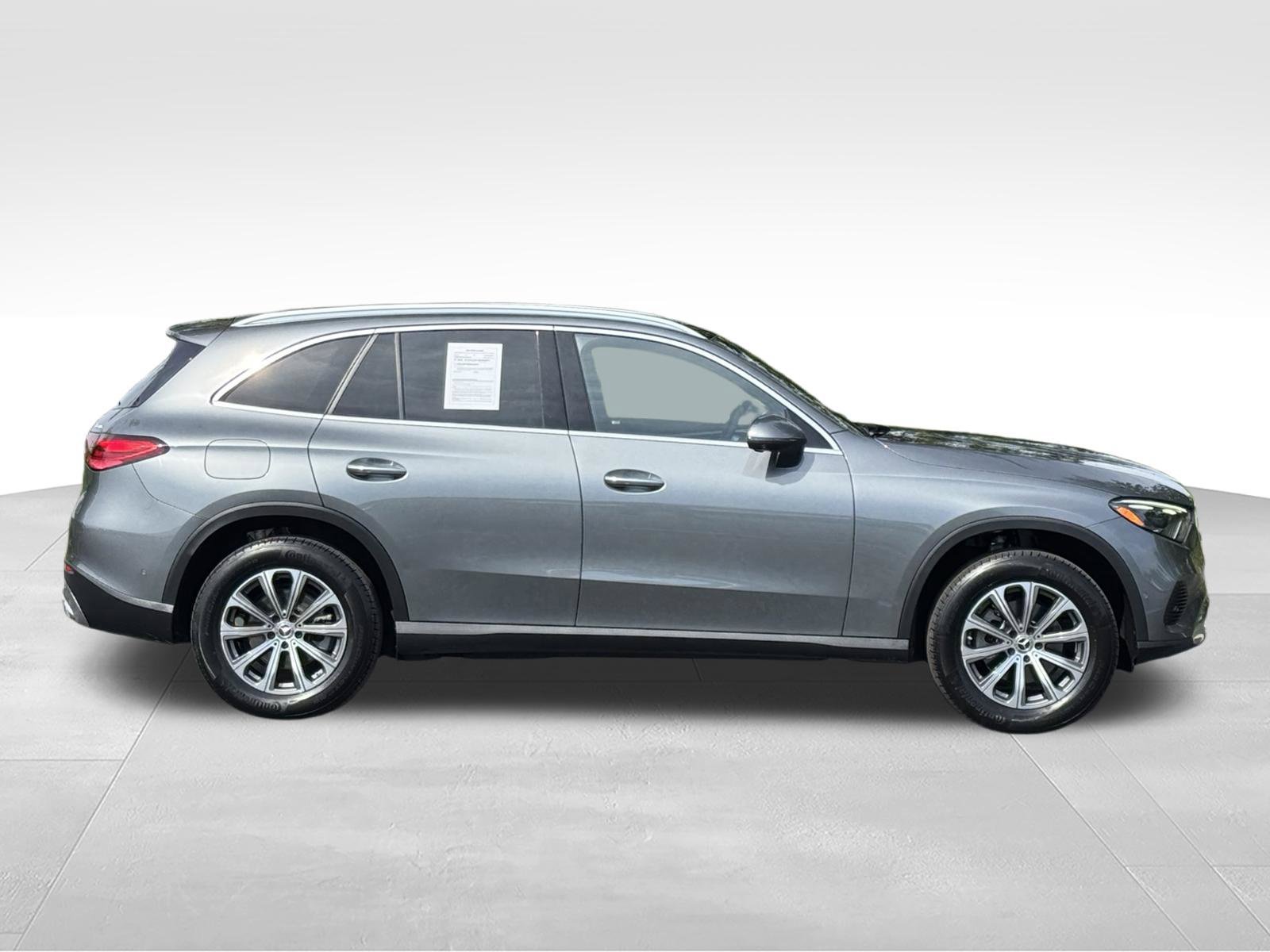 Used 2023 Mercedes-Benz GLC 300 4MATIC image 3