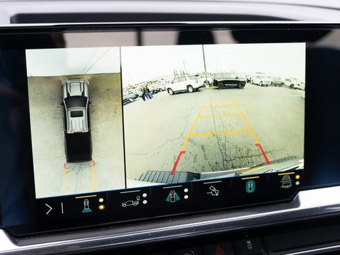 Used 2024 Chevrolet Silverado 2500 LT w/ Safety Package image 4