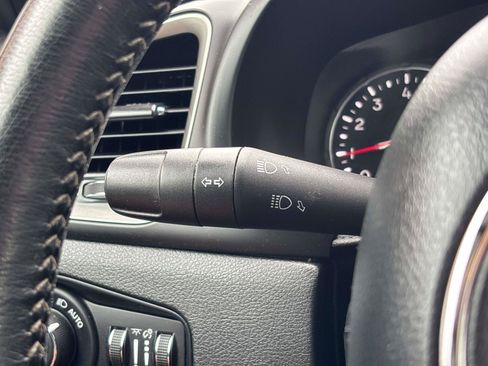 Used 2021 Jeep Renegade Latitude AWD/4WD image 24
