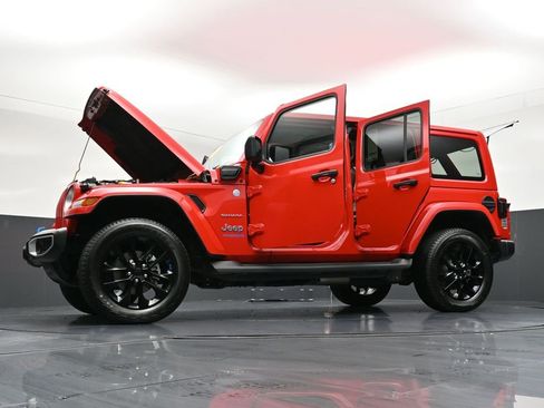 Used 2022 Jeep Wrangler Unlimited Sahara w/ Cold Weather Group image 38