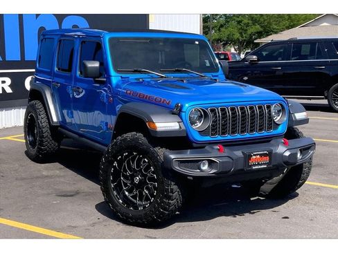 Used 2025 Jeep Wrangler Unlimited Rubicon w/ Convenience Group AWD/4WD image 2