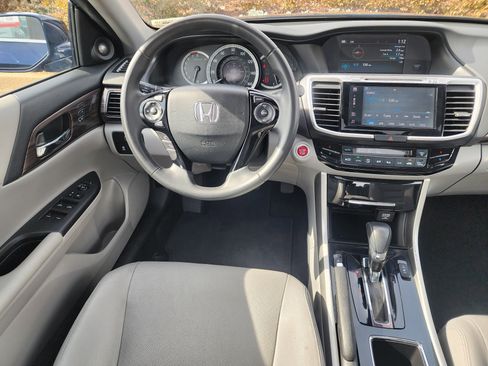 Used 2017 Honda Accord EX-L image 18