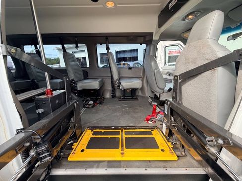 Used 2014 Ford E-250 and Econoline 250 Extended w/ Power Group RWD image 5
