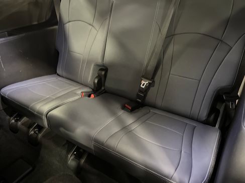 Used 2023 Buick Enclave Essence w/ Sport Touring Edition image 12