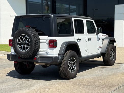 Used 2024 Jeep Wrangler Unlimited Rubicon image 17