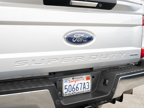 Used 2019 Ford F350 Lariat image 16