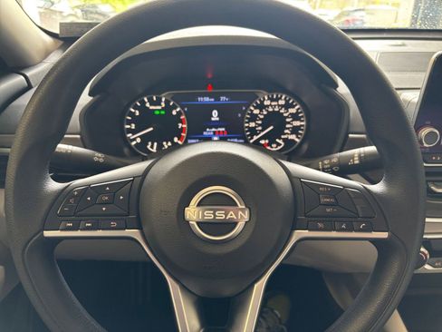 Used 2025 Nissan Altima 2.5 SV FWD image 30