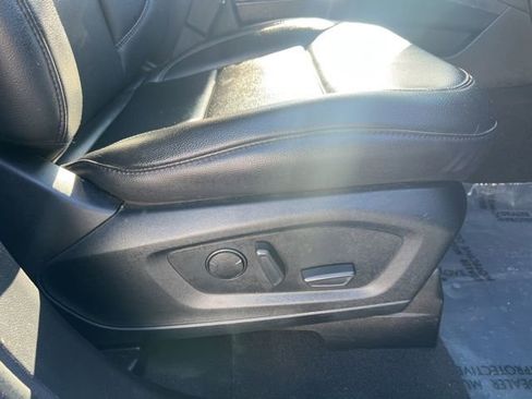 Used 2020 Ford Explorer XLT w/ Equipment Group 202A AWD/4WD image 12