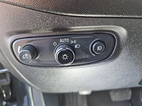 Used 2020 Chevrolet Equinox LT image 12