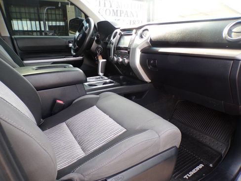 Used 2017 Toyota Tundra SR5 image 8