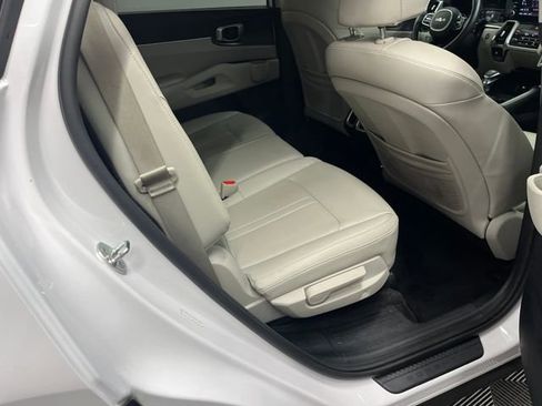 Certified 2022 Kia Sorento S w/ Panoramic Sunroof Package image 30