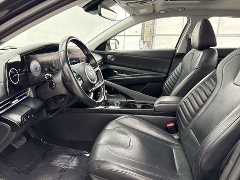 Used 2022 Hyundai Elantra Limited w/ Preferred Accessory Package image 11