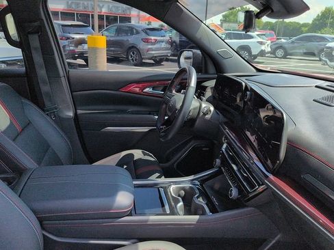 Used 2024 Chevrolet Traverse RS AWD/4WD image 10