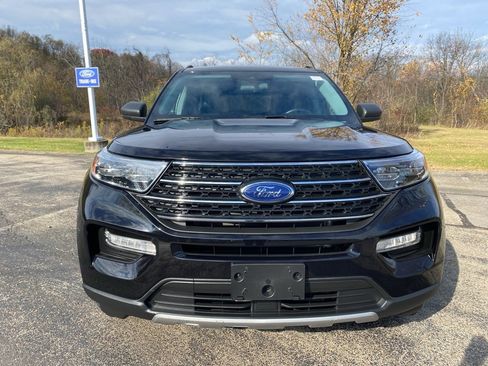 Used 2022 Ford Explorer XLT w/ Equipment Group 202A image 8