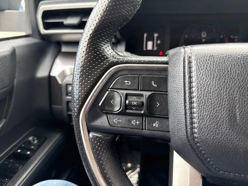 Used 2025 Toyota 4Runner SR5 AWD/4WD image 19