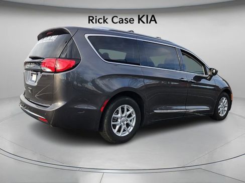 Used 2020 Chrysler Pacifica Touring-L image 8