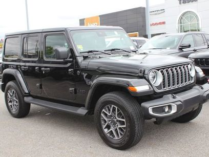 Used 2025 Jeep Wrangler Unlimited Sahara w/ Dual Top Group