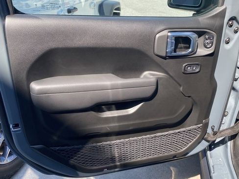 New 2025 Jeep Wrangler Rubicon w/ Technology Group image 12