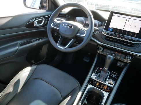 Used 2025 Jeep Compass Trailhawk w/ Trailhawk Elite Group AWD/4WD image 9