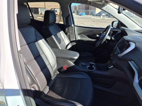 Used 2024 GMC Terrain SLT image 10