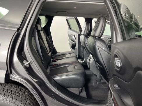 Used 2022 Jeep Cherokee Trailhawk w/ Comfort/Convenience Group AWD/4WD image 47