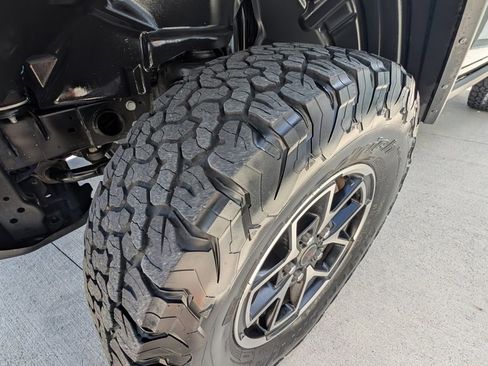 Used 2024 Jeep Wrangler Unlimited Rubicon w/ Capability Package image 49