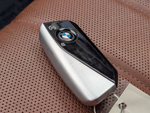 Used 2023 BMW i7 xDrive60 image 23