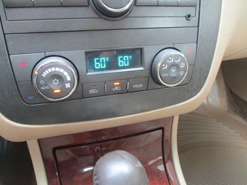 Used 2008 Buick Lucerne CXL FWD image 29