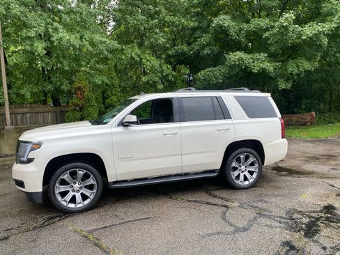 Used 2015 Chevrolet Tahoe LT w/ Luxury Package AWD/4WD image 2