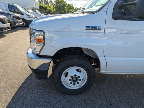 New 2027 Ford E-350 and Econoline 350 Super Duty w/ Power Equipment Group RWD image 8