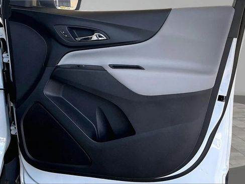 Used 2020 Chevrolet Equinox LS image 24