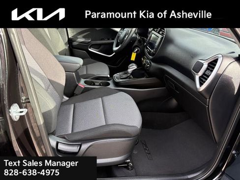 Used 2023 Kia Soul LX w/ LX Technology Package image 16