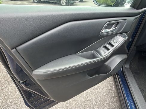 Used 2024 Nissan Rogue SV AWD/4WD image 14